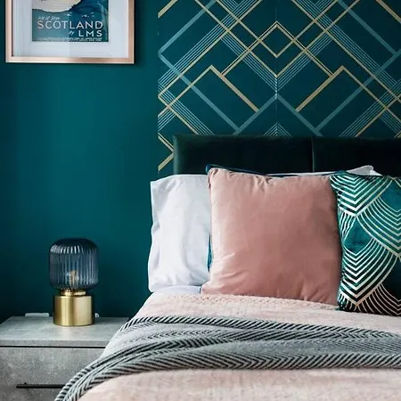 Sleek Stylish House 2 Parking - Hot Tub *