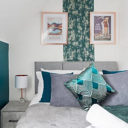 Sleek Stylish House 2 Parking - Hot Tub *