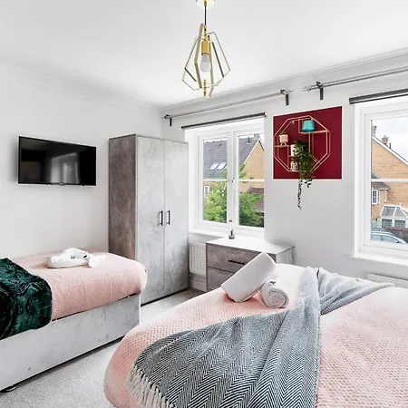 Sleek Stylish House 2 Parking - Hot Tub Bristol