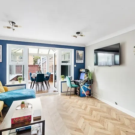 Appartement Sleek Stylish House 2 Parking - Hot Tub *