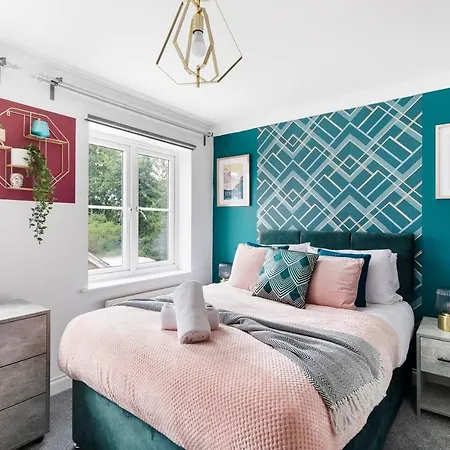 Sleek Stylish House 2 Parking - Hot Tub * Bristol