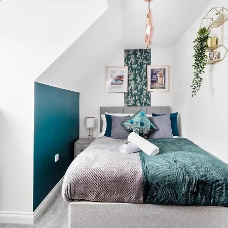 Apartment Sleek Stylish House 2 Parking - Hot Tub Bristol