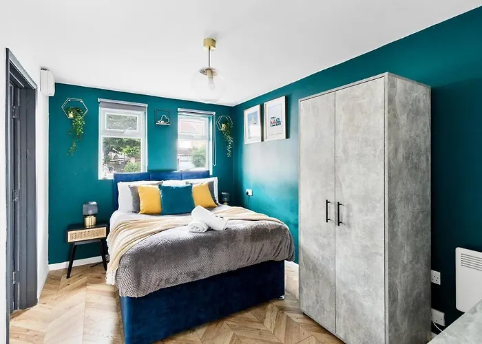 Sleek Stylish House 2 Parking - Hot Tub Bristol