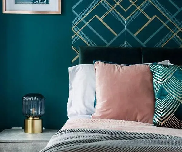 Sleek Stylish House 2 Parking - Hot Tub *