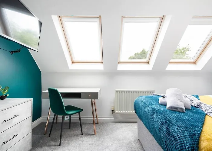 Sleek Stylish House 2 Parking - Hot Tub * Bristol