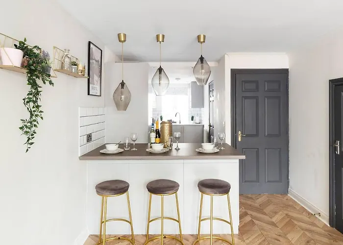 Sleek Stylish House 2 Parking - Hot Tub * Bristol