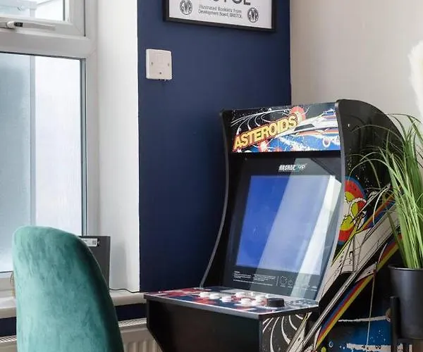 Sleek Stylish House 2 Parking - Hot Tub Apartman Bristol