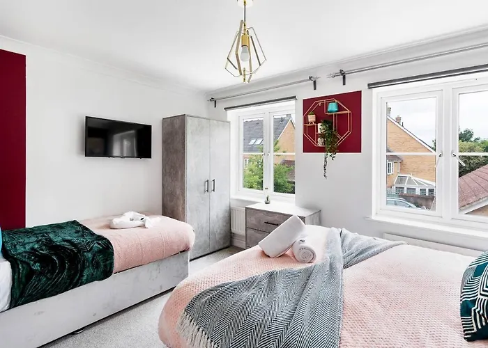 Sleek Stylish House 2 Parking - Hot Tub Bristol