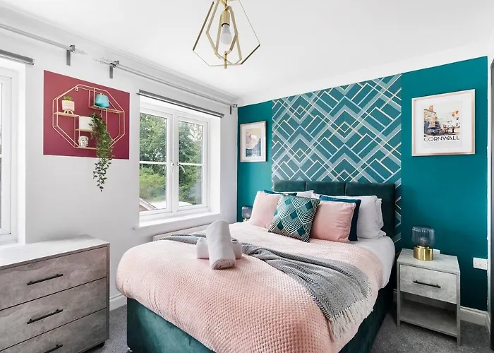 Sleek Stylish House 2 Parking - Hot Tub * Bristol