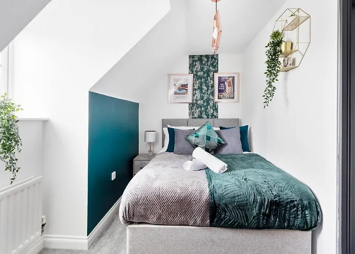 Apartman Sleek Stylish House 2 Parking - Hot Tub Bristol