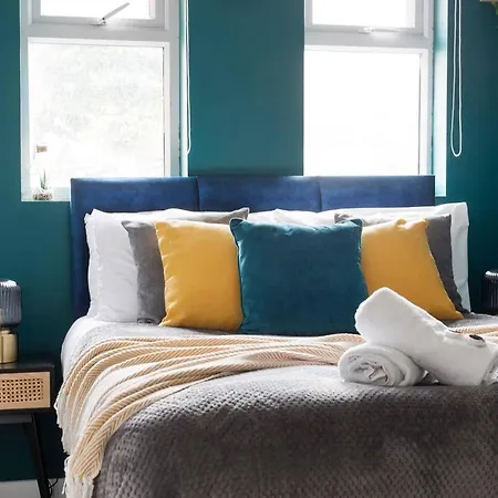 Apartman Sleek Stylish House 2 Parking - Hot Tub