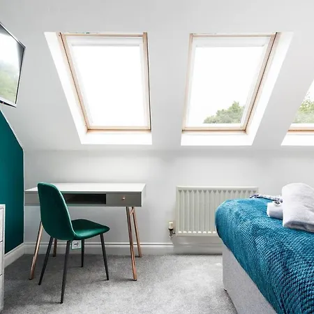 Sleek Stylish House 2 Parking - Hot Tub * Bristol