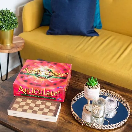 Apartman Sleek Stylish House 2 Parking - Hot Tub Bristol