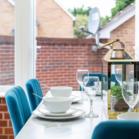 Apartman Sleek Stylish House 2 Parking - Hot Tub *