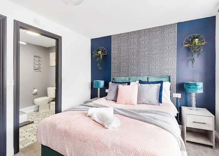 Sleek Stylish House 2 Parking - Hot Tub Apartament *