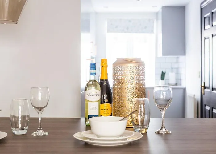 Apartament Sleek Stylish House 2 Parking - Hot Tub *